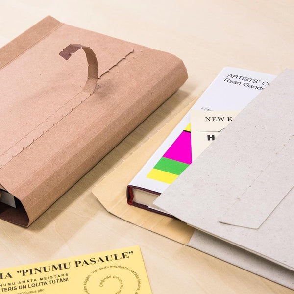 BOOK PACK Use scene